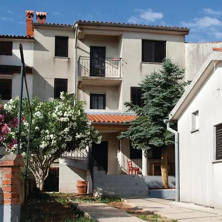 1 Bedroom Lovely In Apartman Pula