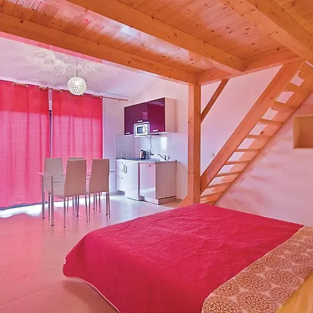1 Bedroom Lovely In Lägenhet