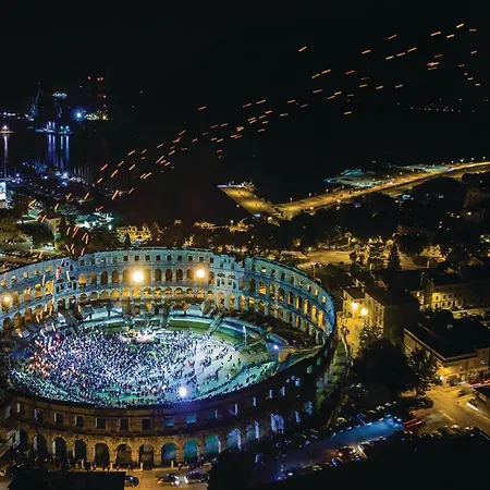 Apartman 1 Bedroom Lovely In Pula