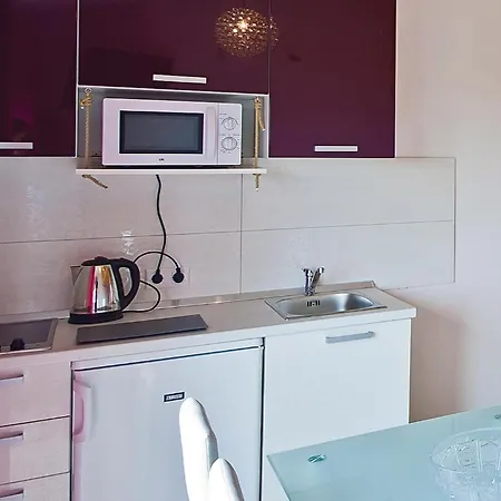 1 Bedroom Lovely In *