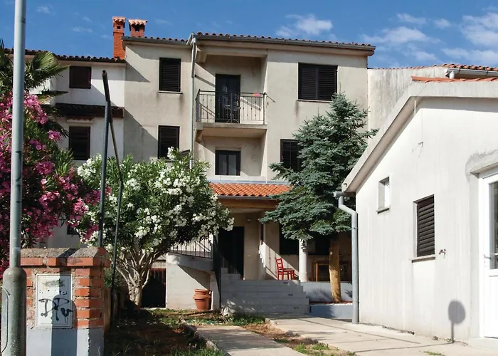 1 Bedroom Lovely In Apartment Pula