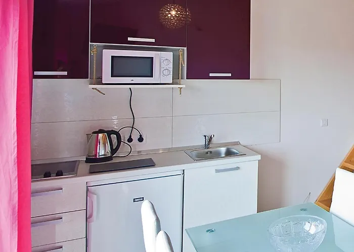 1 Bedroom Lovely In *