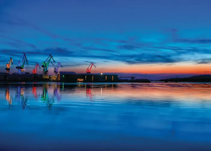 1 Bedroom Lovely In Apartment